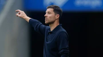 وظيفة ألونسو مهددة بسبب تراجع الأداء في الموسم الحالي